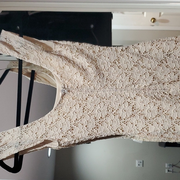 Midi, front slit lace dress - Picture 2 of 2
